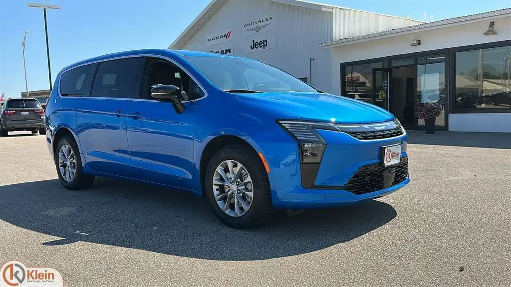 2027 Chrysler Pacifica Select AWD's photo