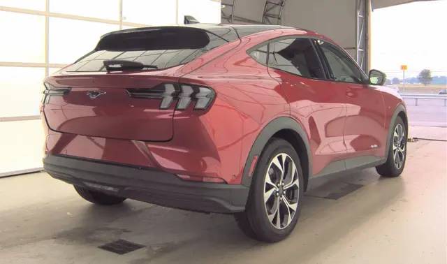 2024 Ford Mustang-Mach-e Select photo 3