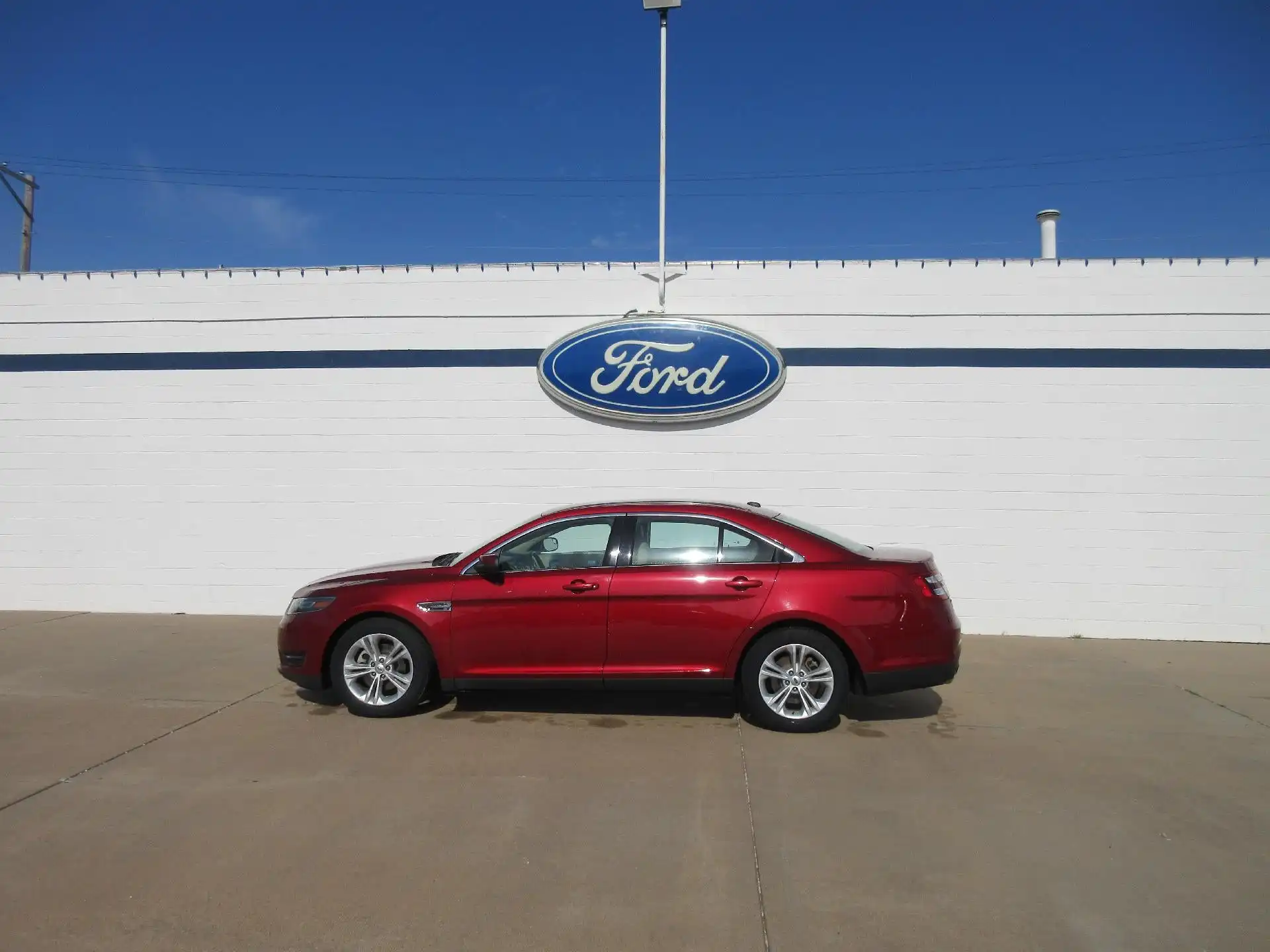 2015 Ford Taurus SEL FWD's photo
