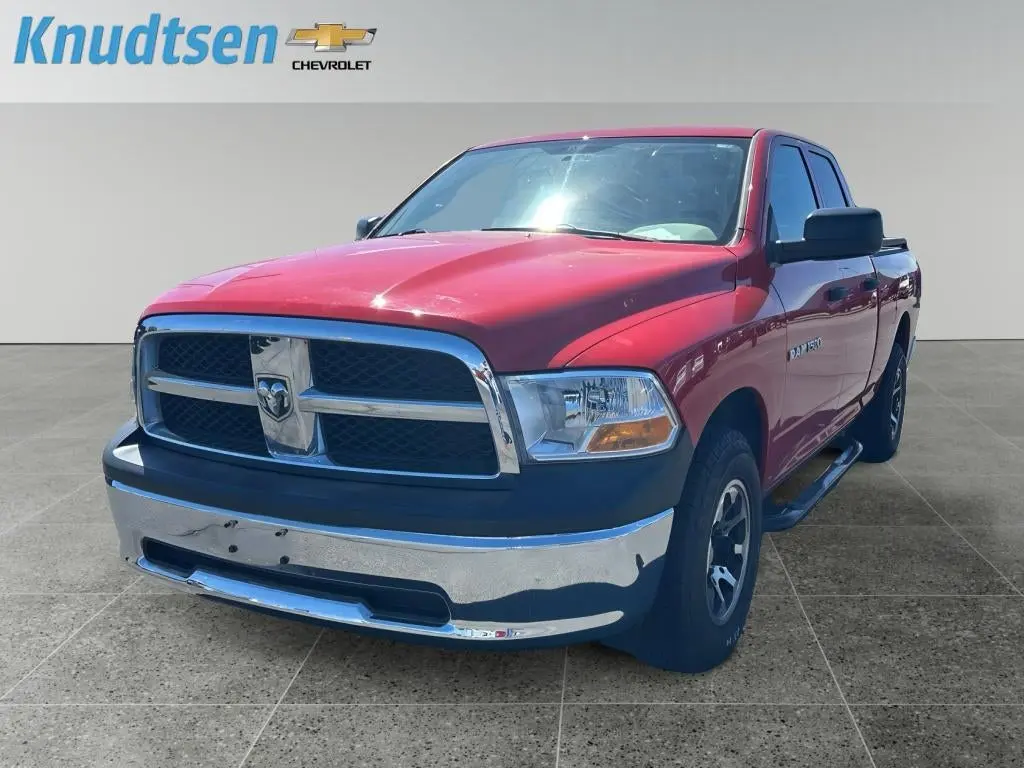 2011 RAM 1500 ST 4x4 Quad Cab photo 3