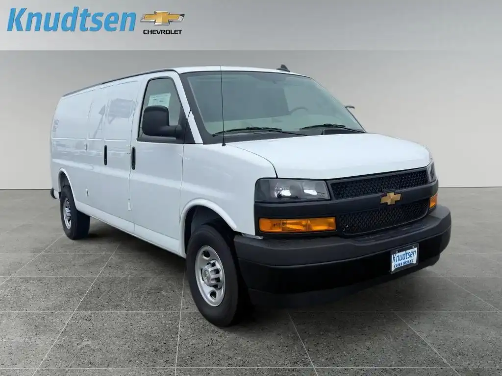 2025 Chevrolet Express 3500 Extended Work Van's photo