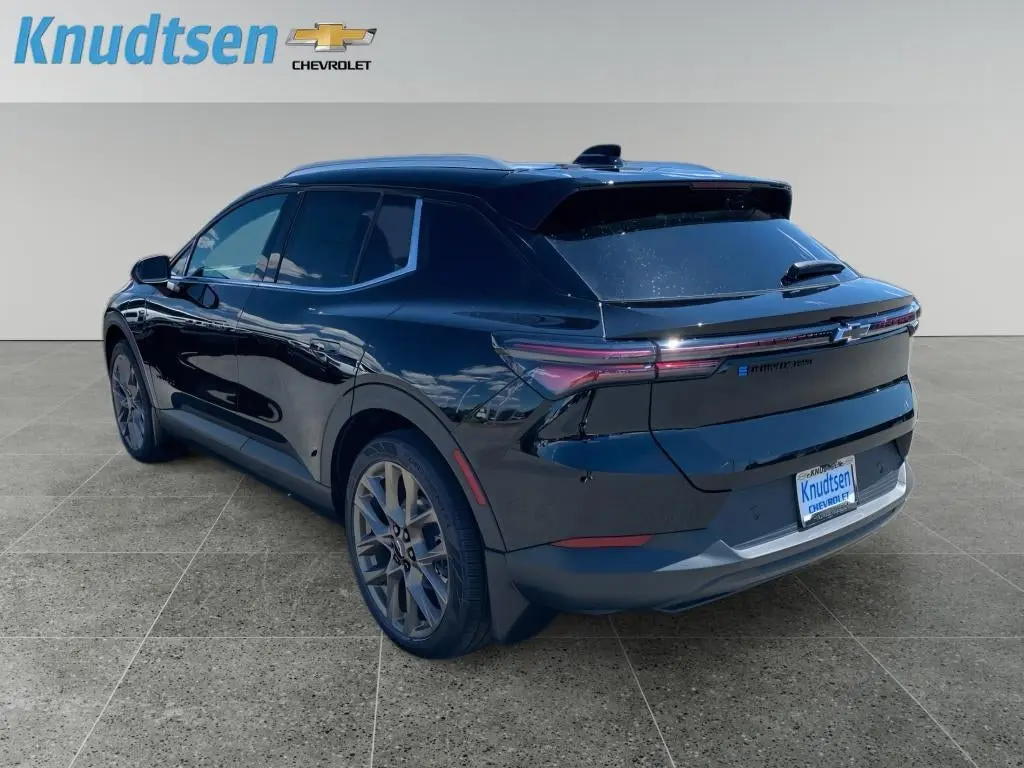 2026 Chevrolet Equinox EV 2LT eAWD photo 5