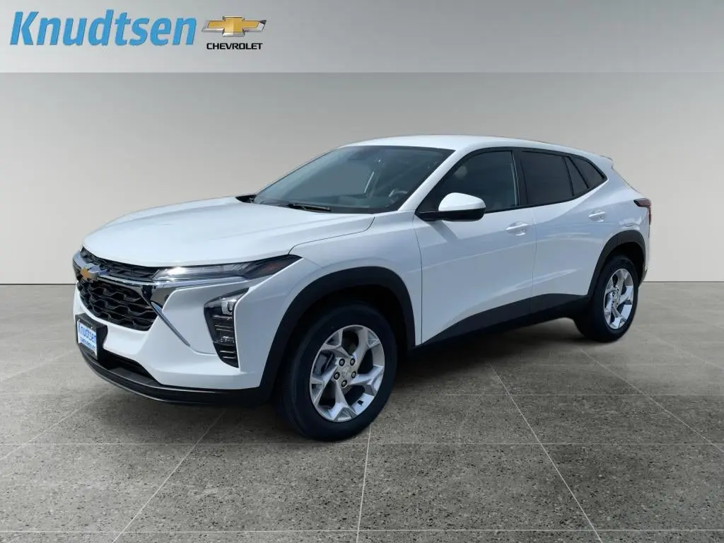 2026 Chevrolet Trax LS photo 3
