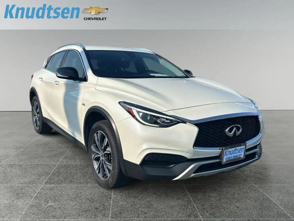 2018 INFINITI QX30 Luxury AWD's photo