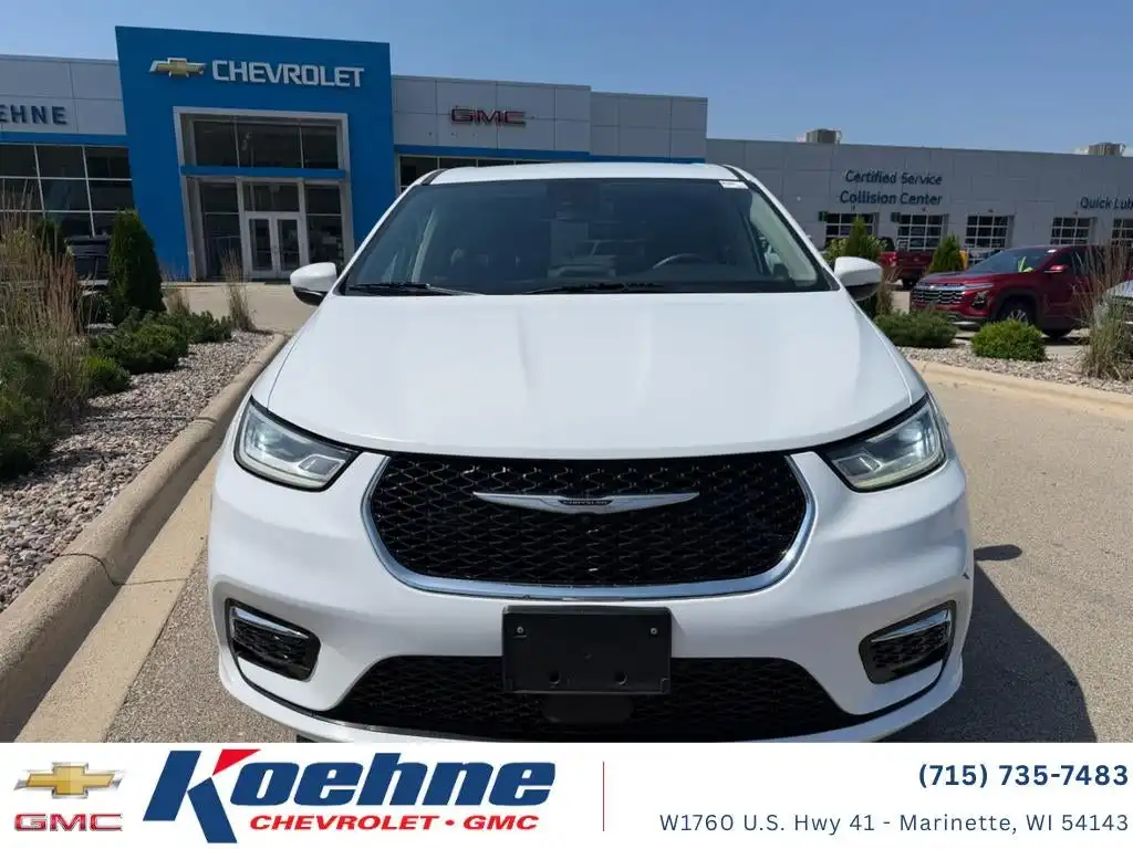 2023 Chrysler Pacifica Touring L's photo