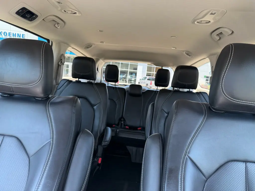 2023 Chrysler Pacifica Touring L photo 4
