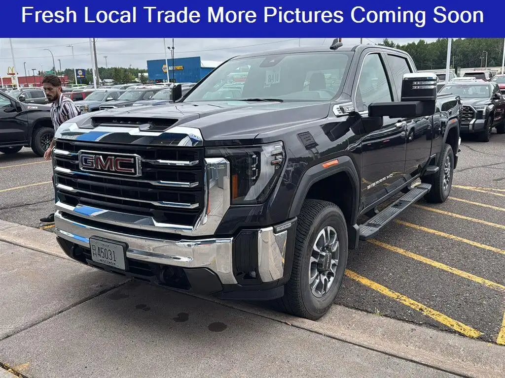 2025 GMC Sierra 4WD Crew Cab Standard Box SLT's photo