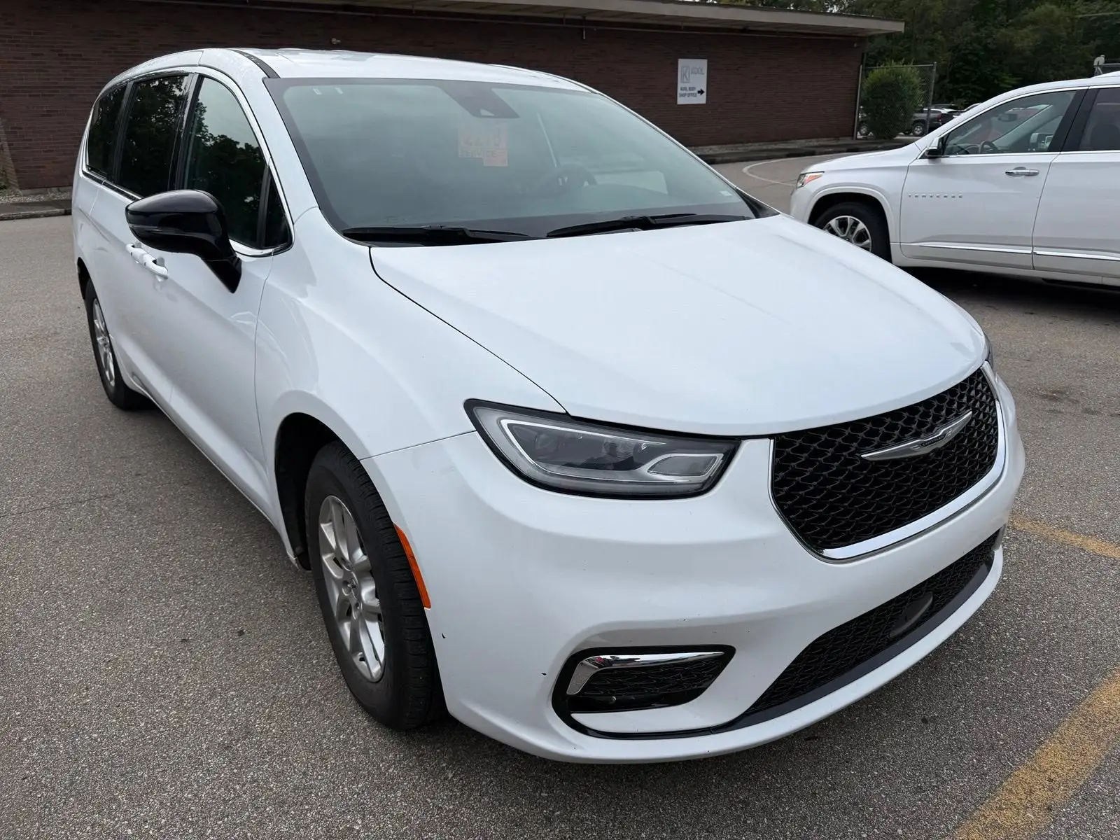 2025 Chrysler Pacifica Select photo 1