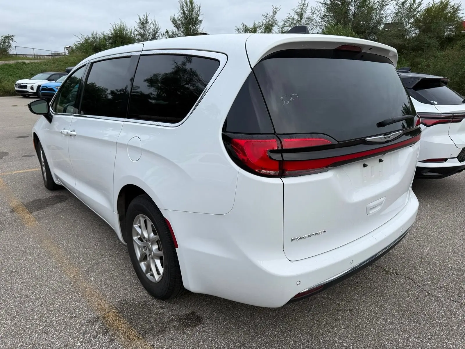 2025 Chrysler Pacifica Select photo 4