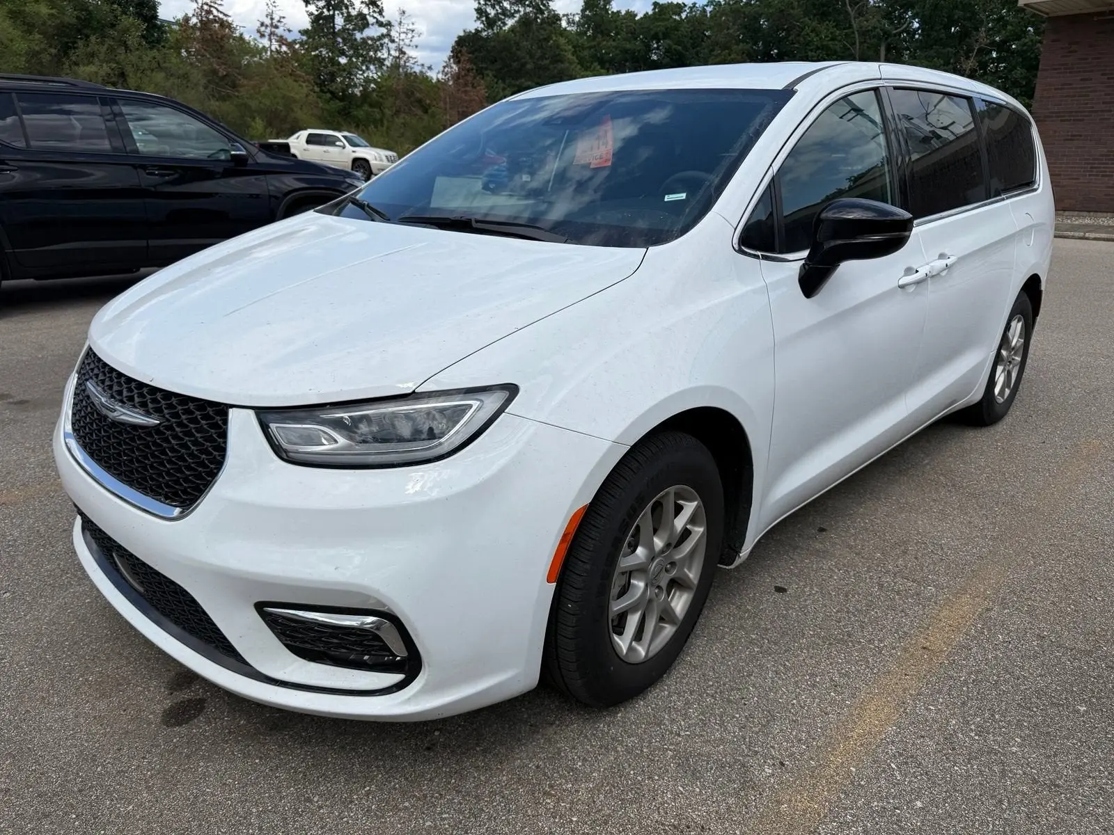 2025 Chrysler Pacifica Select photo 5