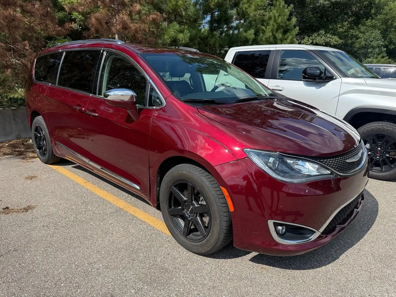 2019 Chrysler Pacifica Limited's photo