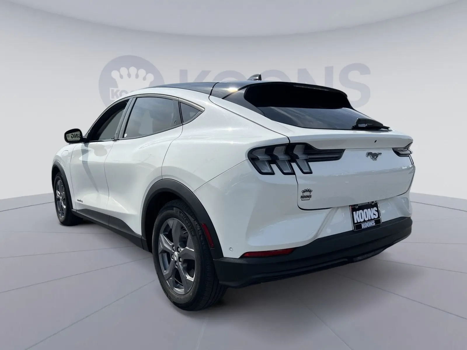 2023 Ford Mustang-Mach-e Select photo 4