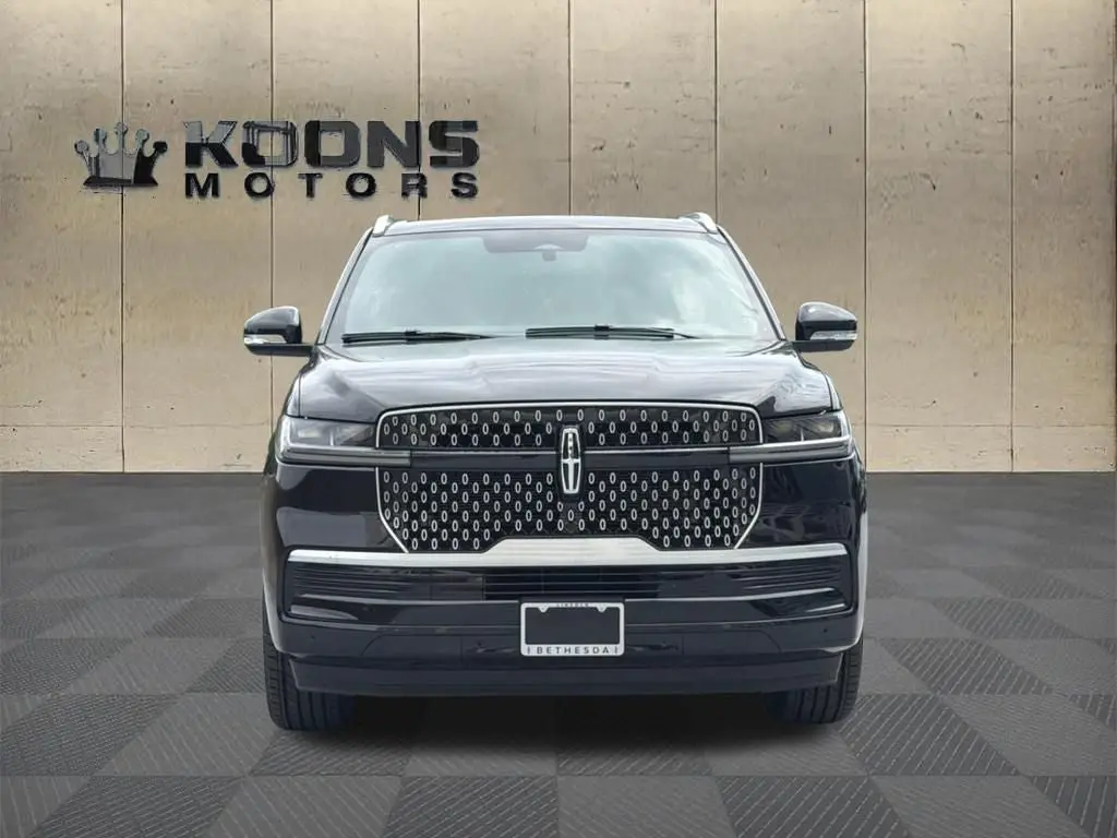 2026 Lincoln Navigator Reserve 4WD photo 3