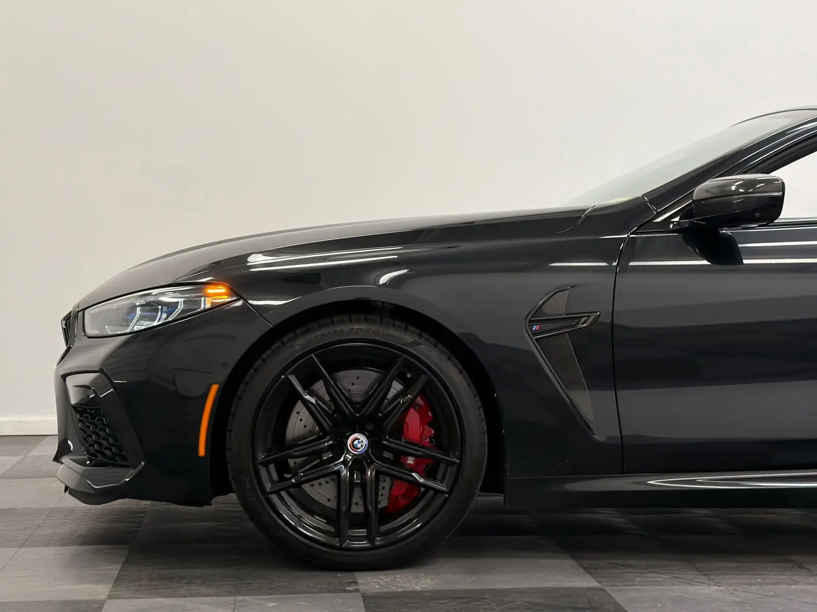 2023 BMW M8 Competition photo 4