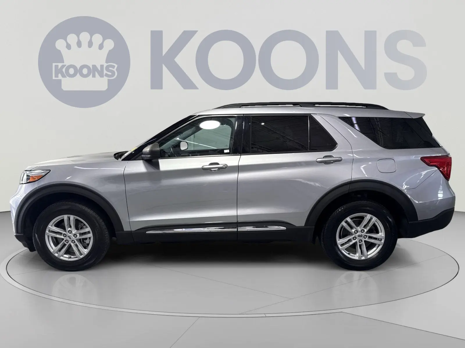 2023 Ford Explorer XLT 4WD photo 5