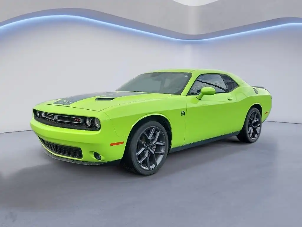 2015 Dodge Challenger R/T's photo