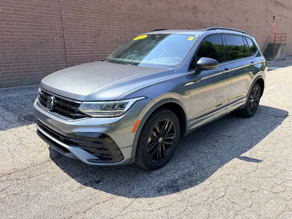 2022 Volkswagen Tiguan 2.0T SE R-Line Black 4Motion's photo