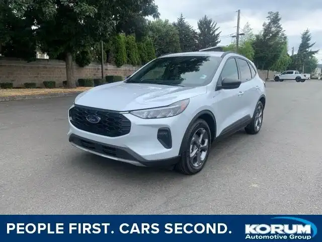 2025 Ford Escape ST-Line FWD's photo