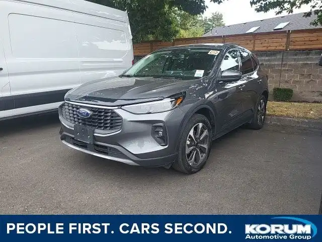 2025 Ford Escape Platinum AWD's photo