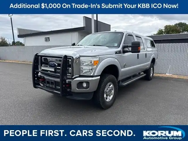 2016 Ford F-350 XLT 4WD Crew Cab SRW 156 in's photo