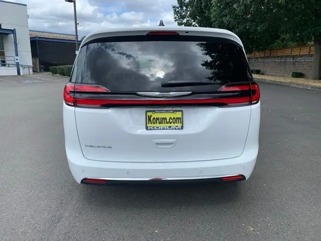 2025 Chrysler Pacifica Select photo 4