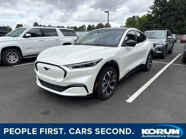 2023 Ford Mustang-Mach-e Premium's photo
