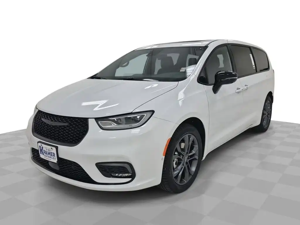 2026 Chrysler Pacifica Select's photo