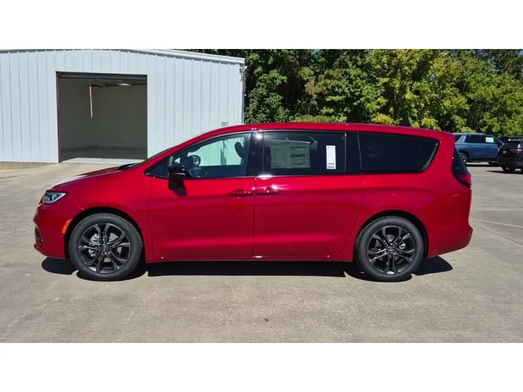 2026 Chrysler Pacifica Select photo 5
