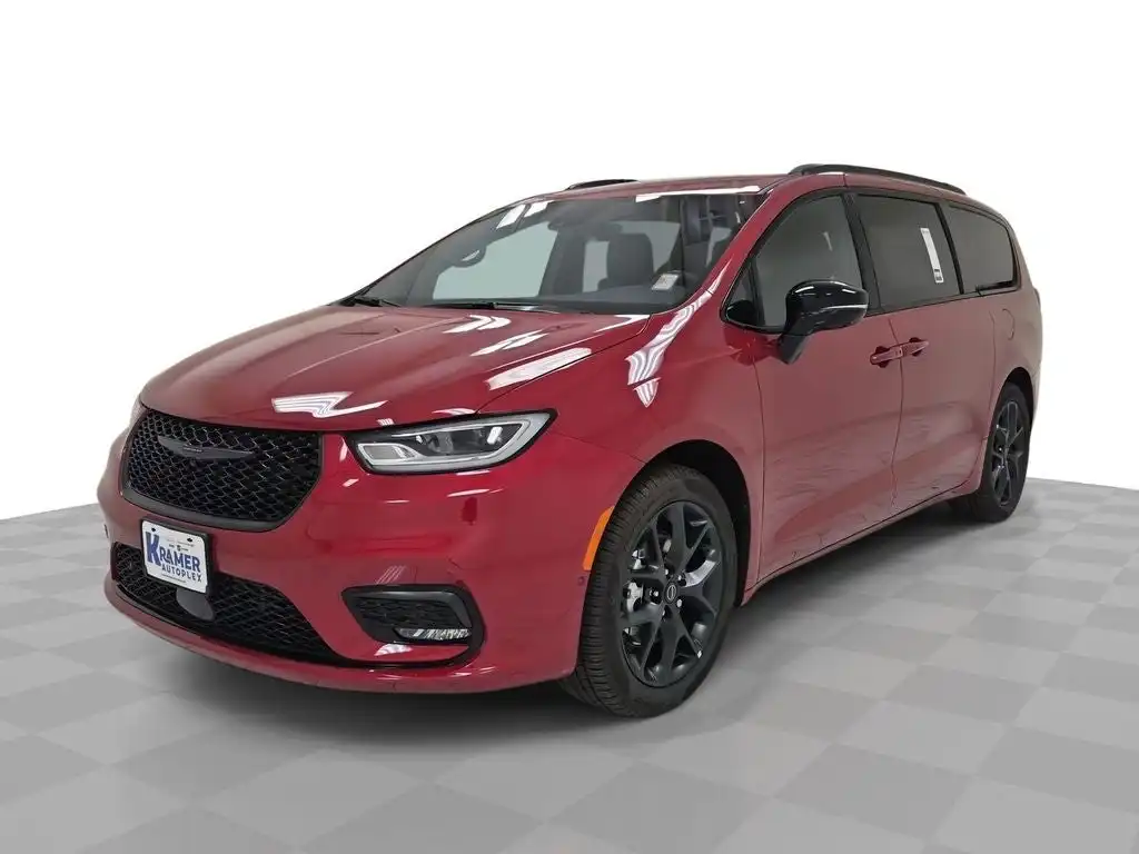 2026 Chrysler Pacifica Select's photo