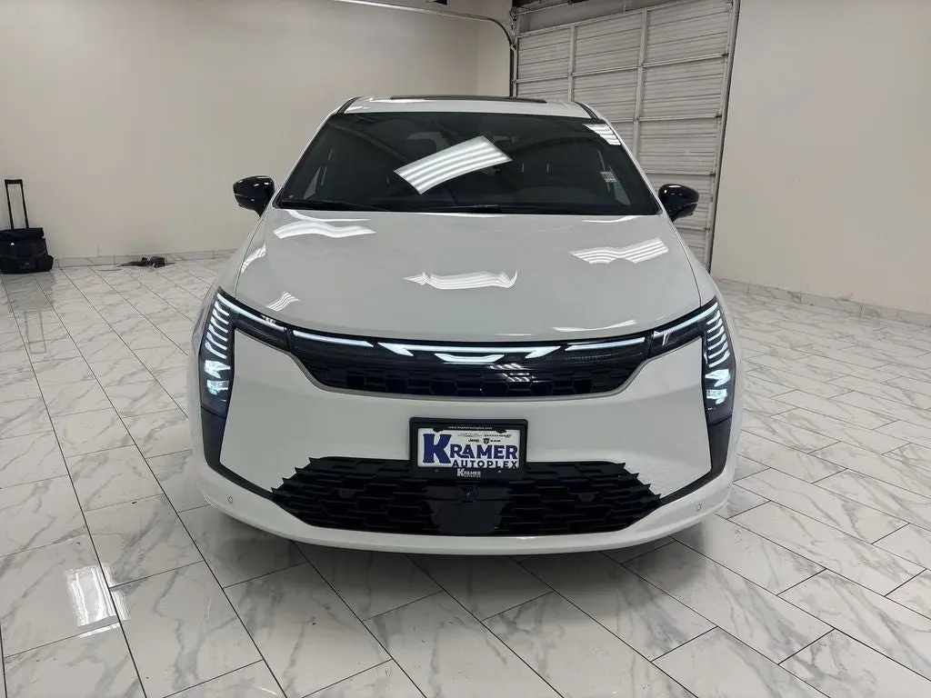 2027 Chrysler Pacifica Select photo 3
