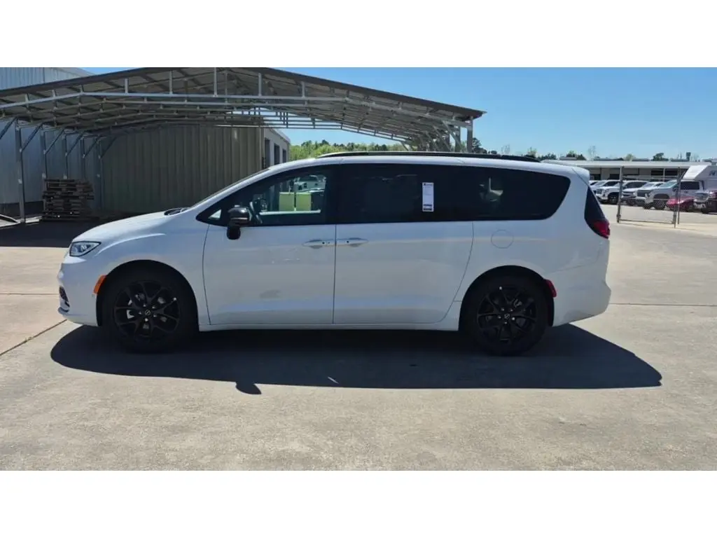 2026 Chrysler Pacifica Select photo 5