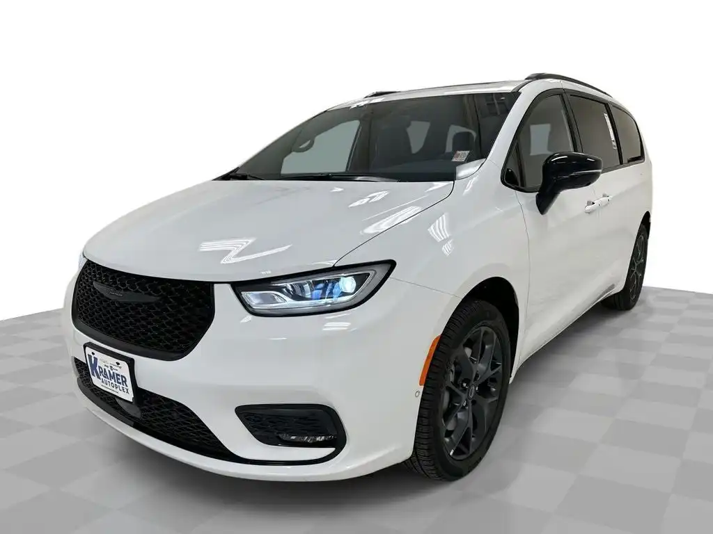 2026 Chrysler Pacifica Limited AWD's photo