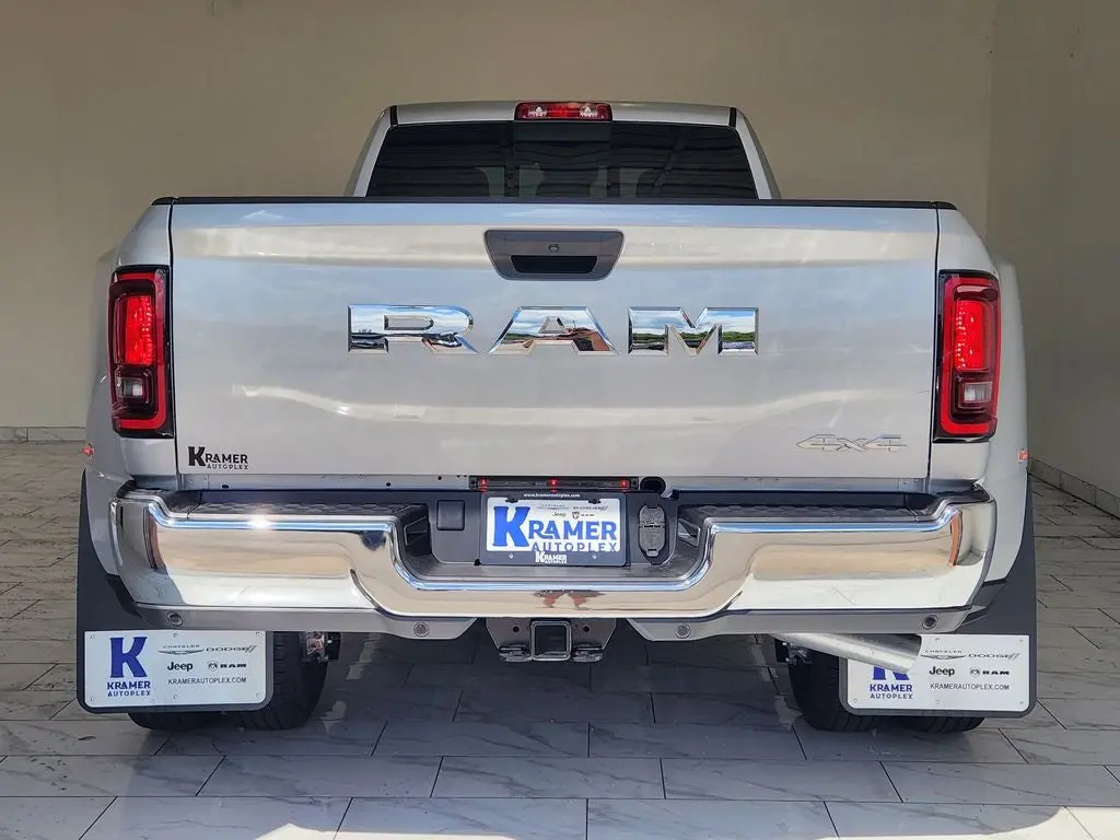 2027 RAM 3500 Tradesman 4WD Crew Cab LWB photo 5