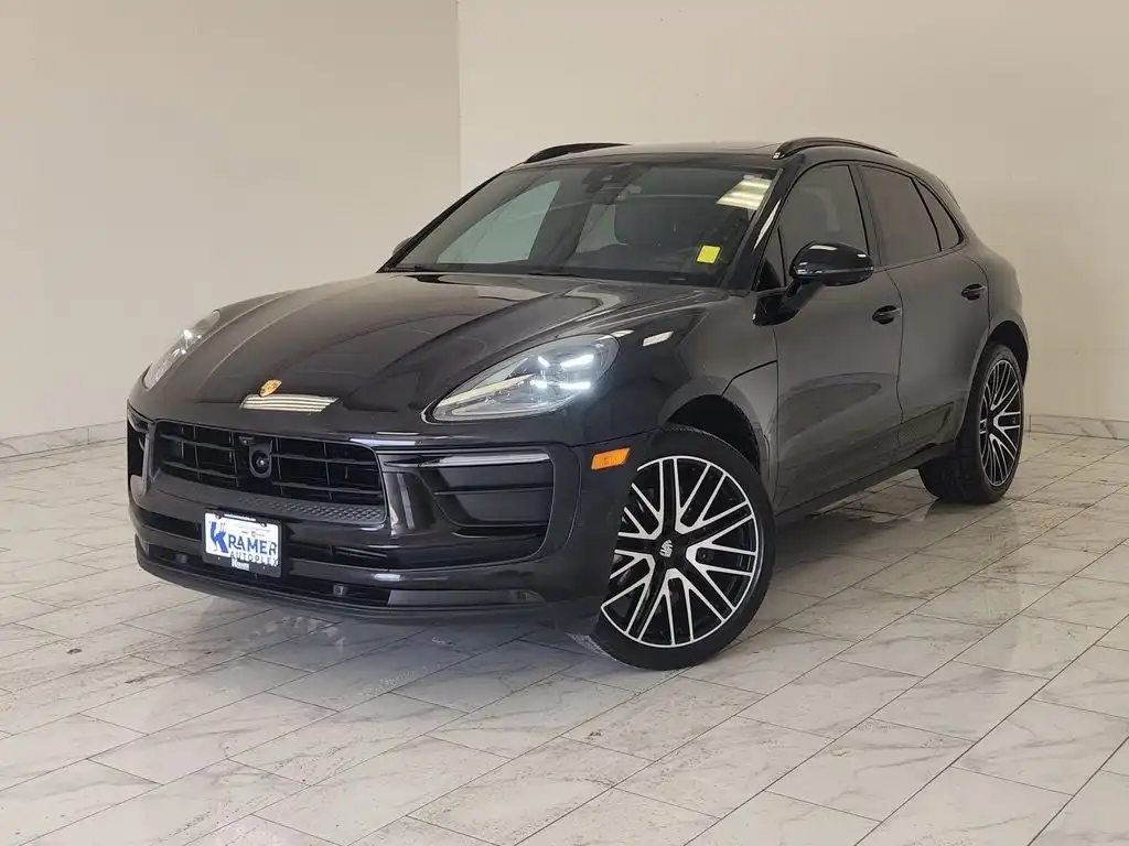 2022 Porsche Macan Base's photo