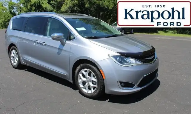 2020 Chrysler Pacifica Limited photo 1
