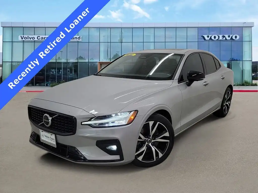 2025 Volvo S60 B5 Plus Dark's photo