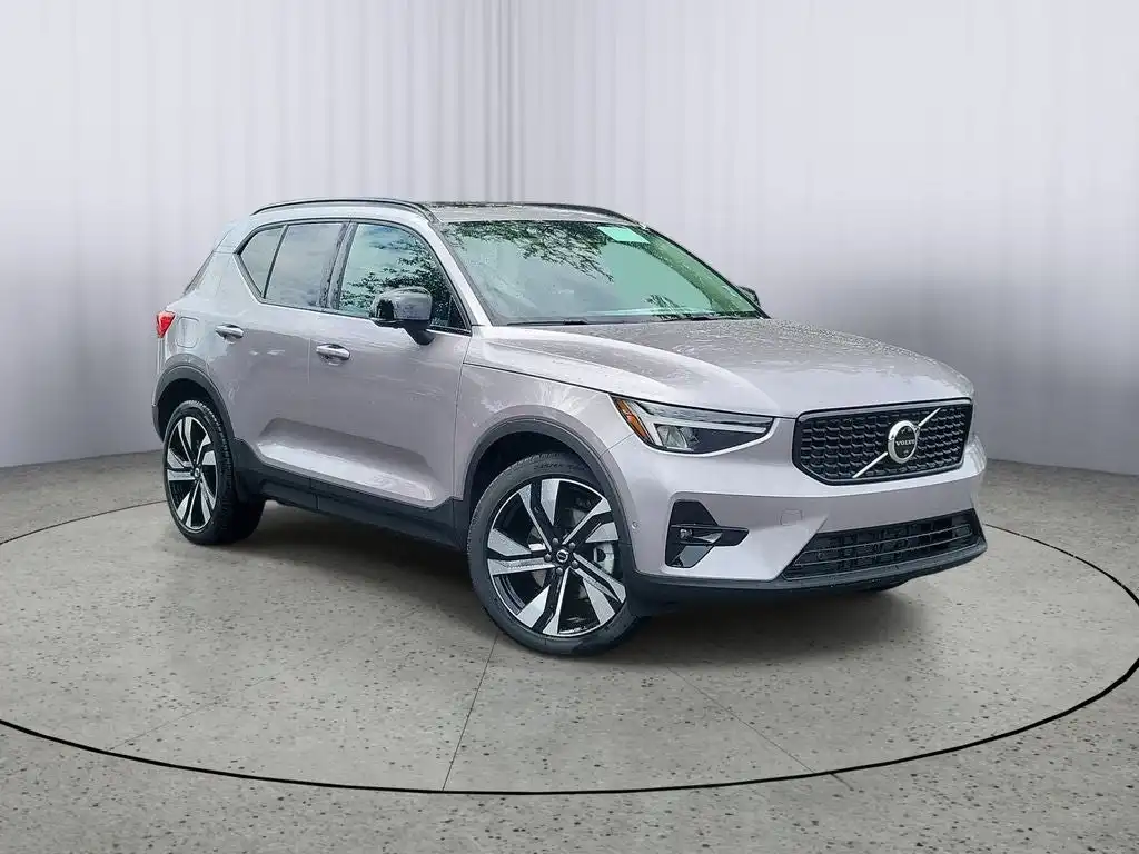 2026 Volvo XC40 B5 Plus Dark AWD's photo
