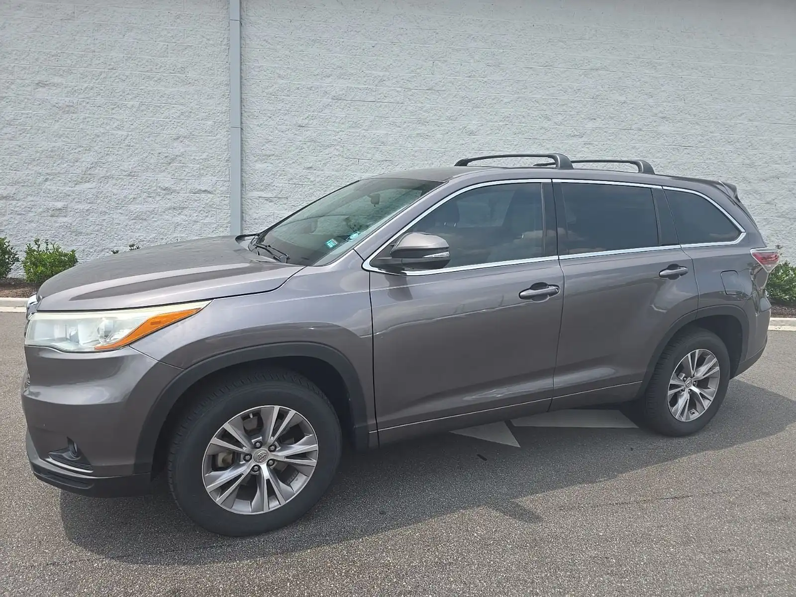 2015 Toyota Highlander LE Plus V6's photo