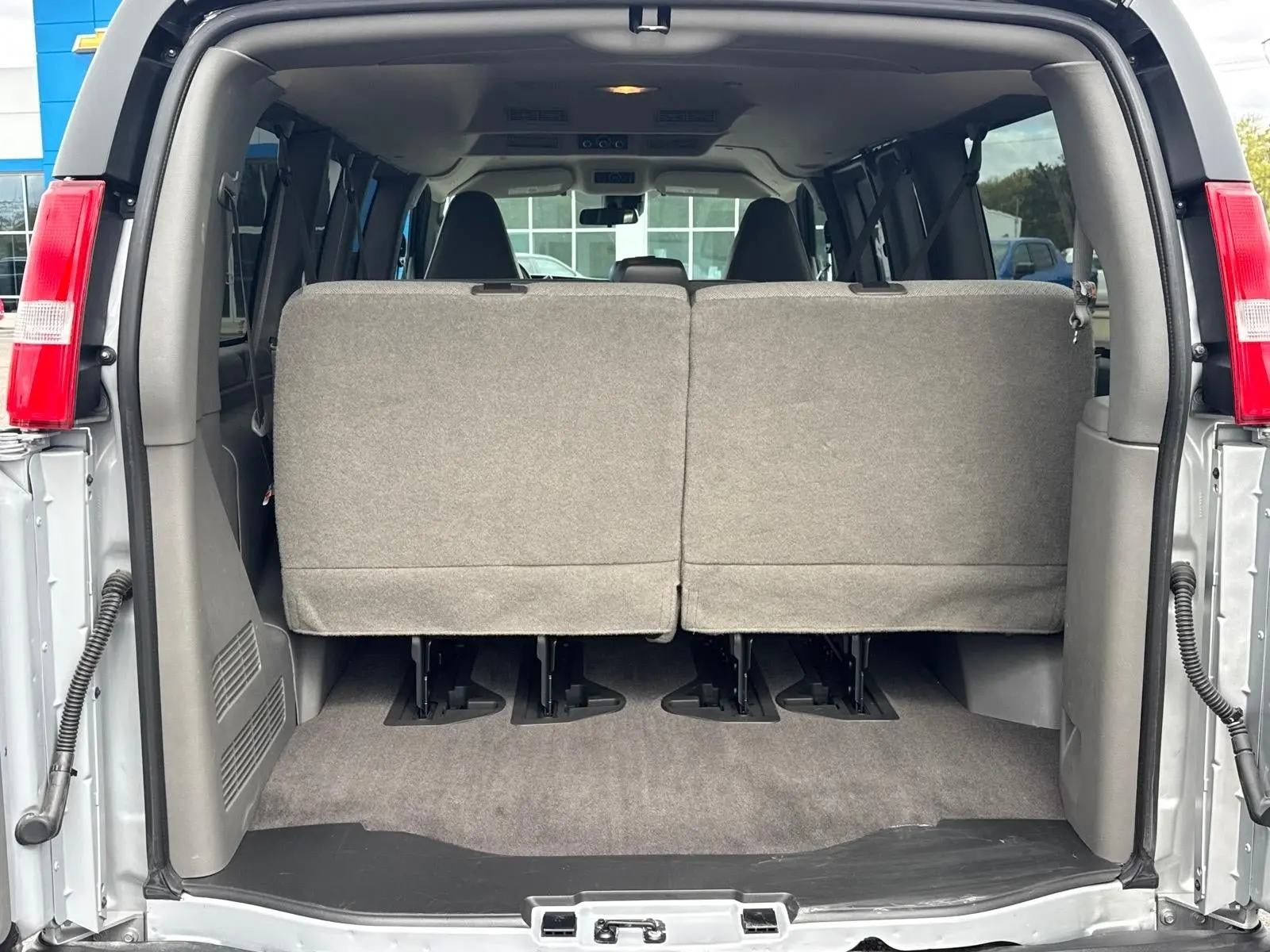 2025 Chevrolet Express 2500 LT photo 5