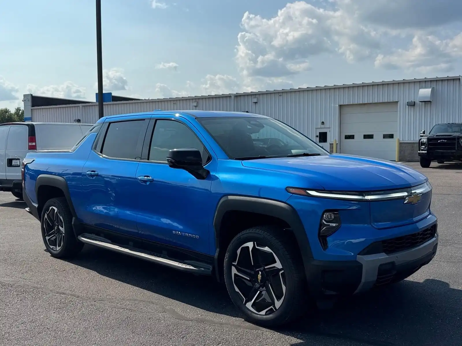 2026 Chevrolet Silverado EV LT Max Range's photo