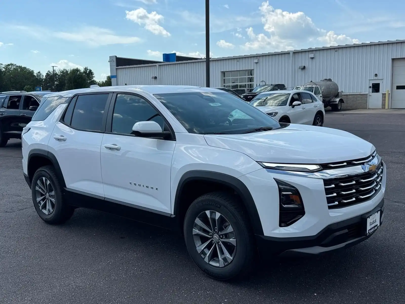 2027 Chevrolet Equinox AWD LT 1.5T's photo