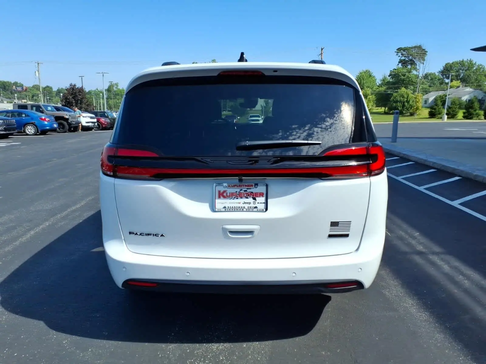 2027 Chrysler Pacifica Select AWD photo 5
