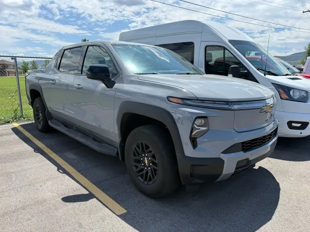 2025 Chevrolet Silverado EV LT Extended Range's photo