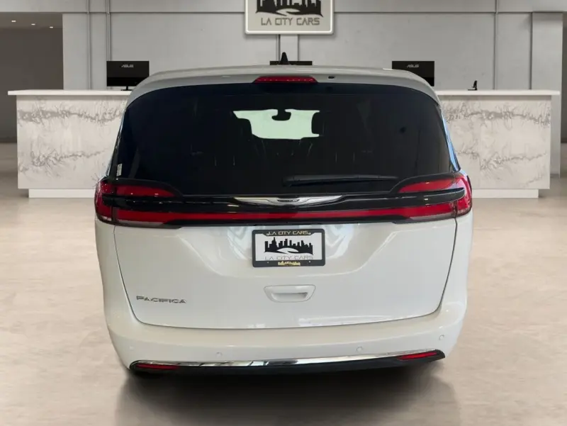 2025 Chrysler Pacifica Select photo 4