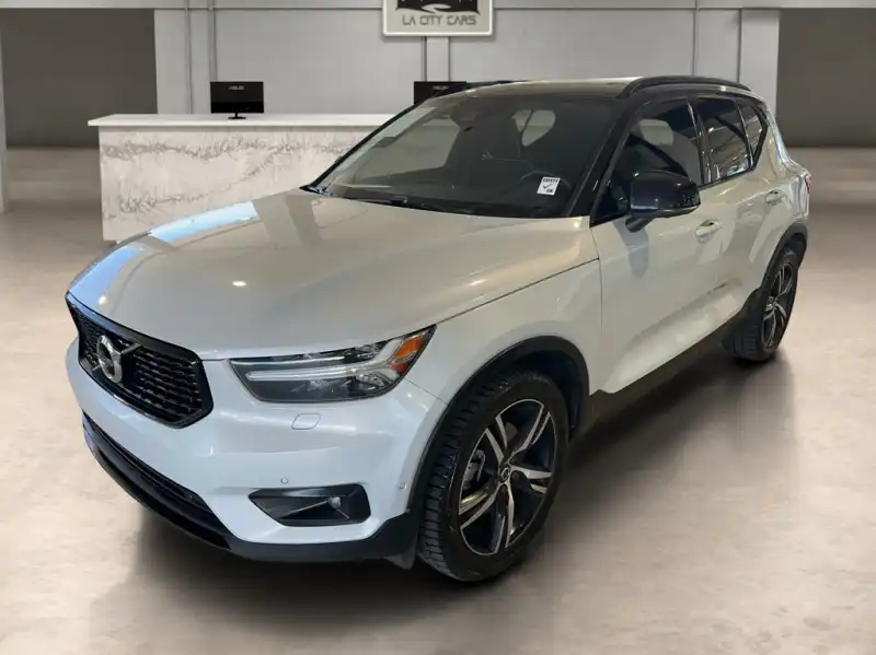 2022 Volvo XC40 T5 R-Design AWD's photo