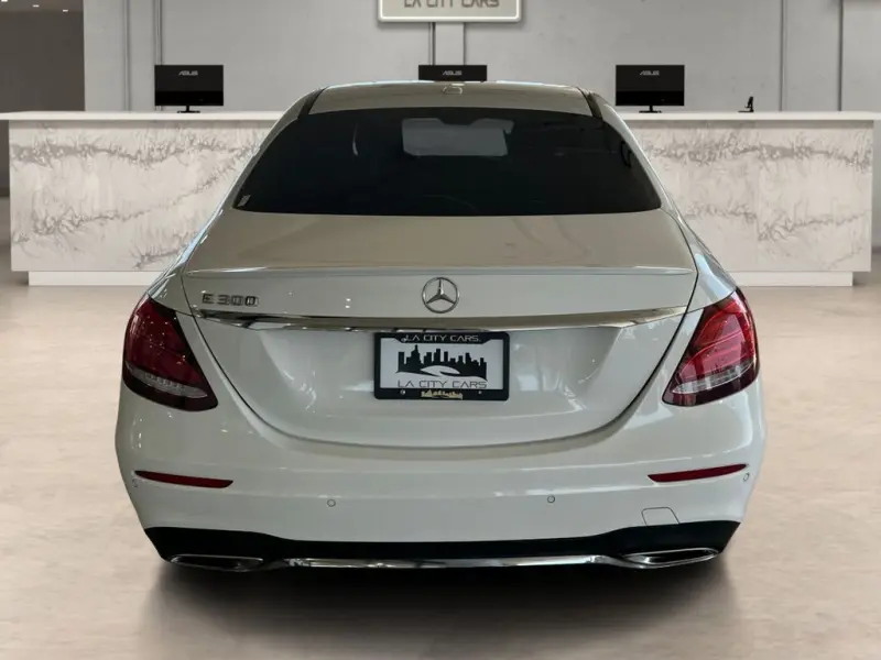 2017 Mercedes-Benz E-Class E300 photo 4