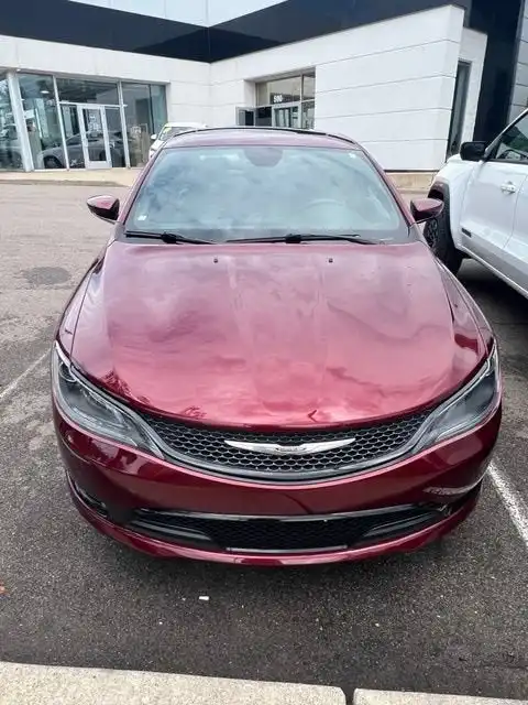 2016 Chrysler 200 S's photo