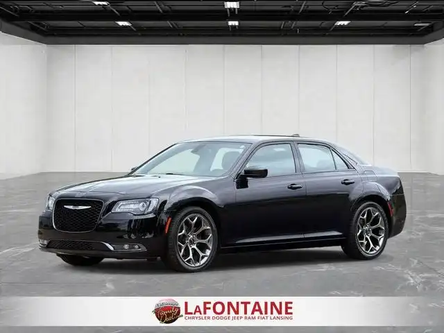 2016 Chrysler 300 S's photo
