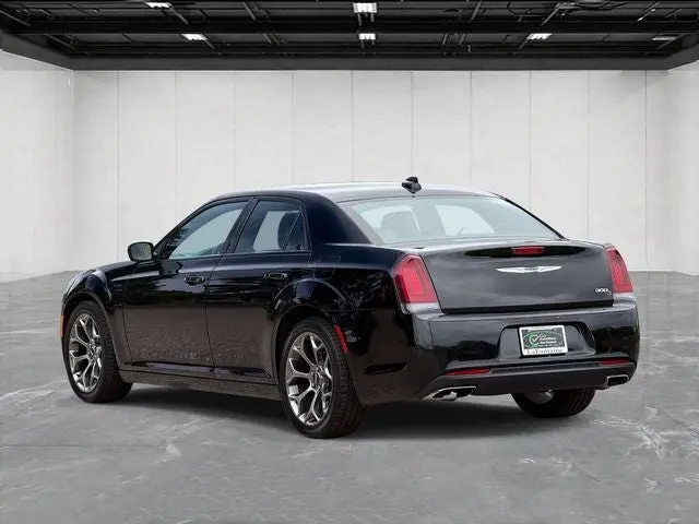 2016 Chrysler 300 S photo 3