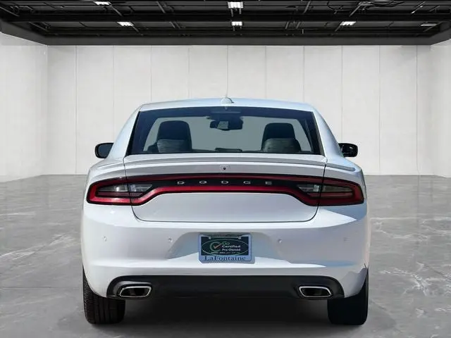 2017 Dodge Charger SXT AWD photo 4